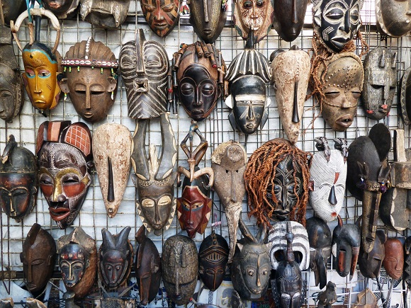 Afrikanische Masken auf dem Green Market Square