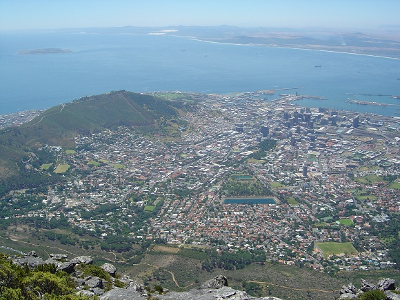 Blick auf die Stadt und Robben Island