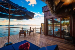 Palau Pacific Resort Jeder Wasserbungalow verfügt über eine private Veranda. © Palau Pacific Resort