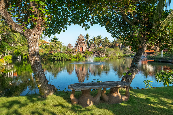 Ayodya Resort Bali Garten und Lagune