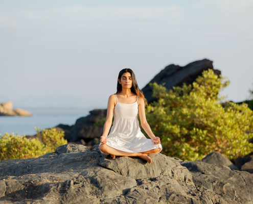 SwaSwara: Meditation am Strand